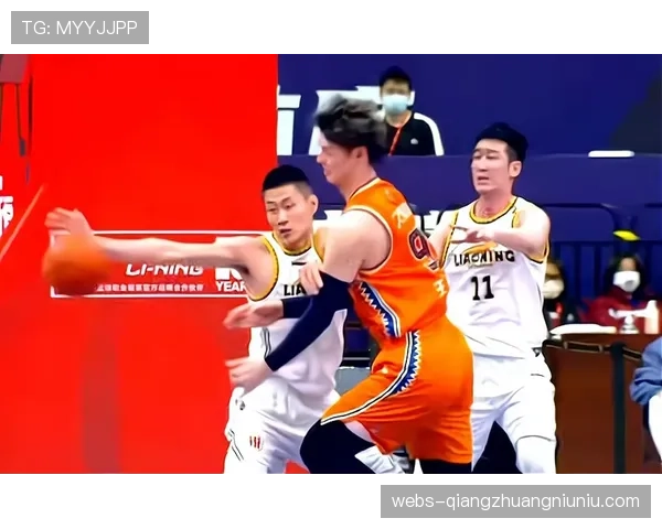 杨瀚森送闫鹏飞两记盖帽,青岛主场逆转上海取关键胜利